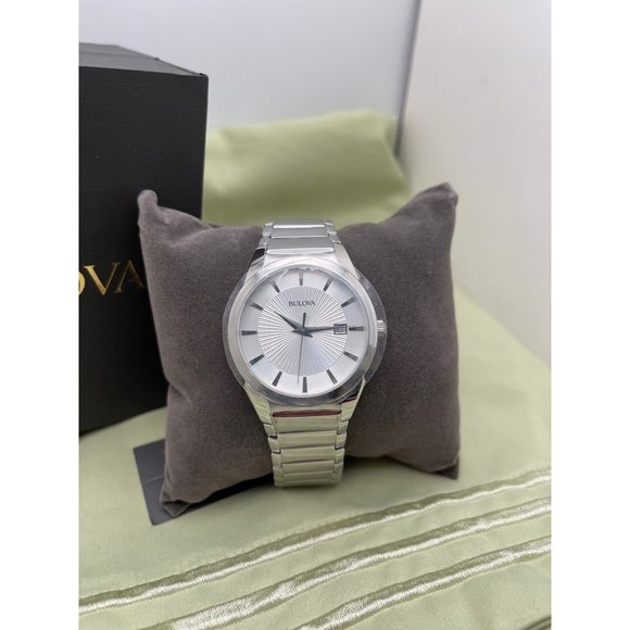 Bulova Mens Silver Tone Stainless Steel Classic Quartz Men's Watch - Picture 2 of 12